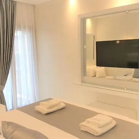 Amaryllis Luxury بيت ضيافة بلاتامونيس